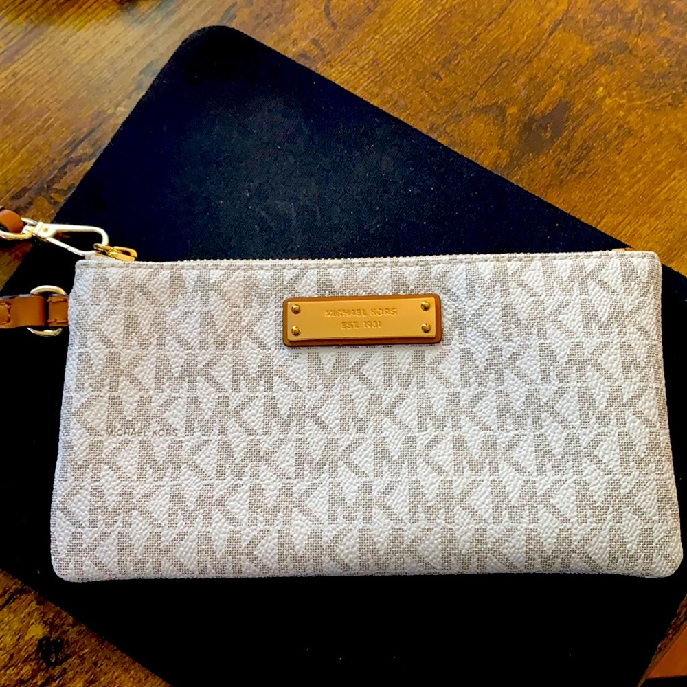 Michael Kors small logo wristlet vanilla